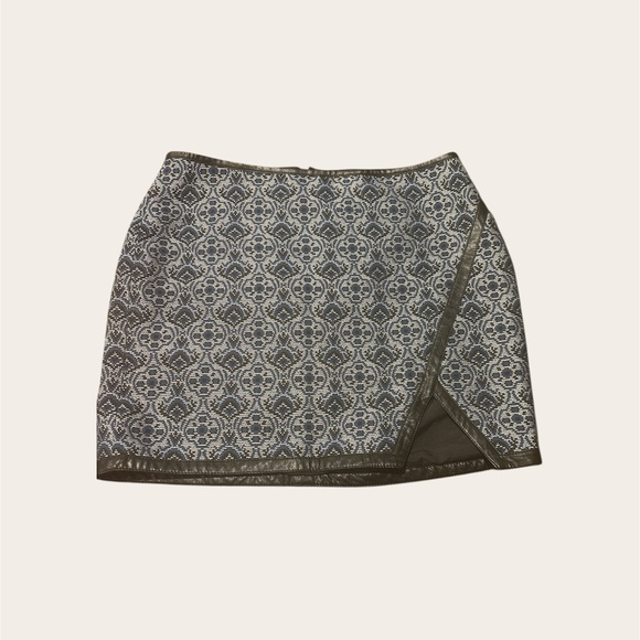 Express Dresses & Skirts - Express Blue White Textured Mini Skirt Size 6 Patterned Career Skirt